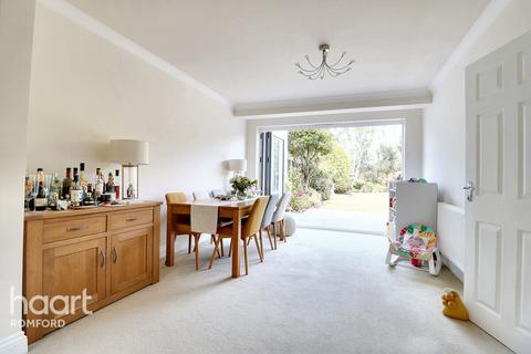 35 Beauly Way, Rise Park, Romford, RM1 4XH