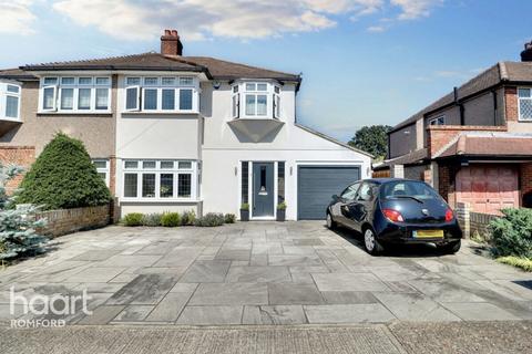 3 bedroom semi-detached house for sale, Beauly Way, Romford