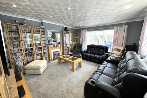 4 bedroom detached bungalow for sale, Jaywick Lane, Clacton-on-Sea CO16