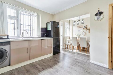 207 Moore Avenue, Bradford, BD7 4HR