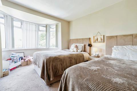 207 Moore Avenue, Bradford, BD7 4HR