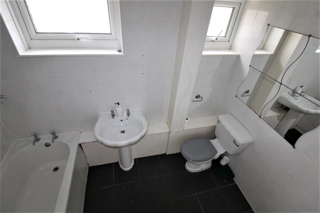 Bathroom 1.jpeg