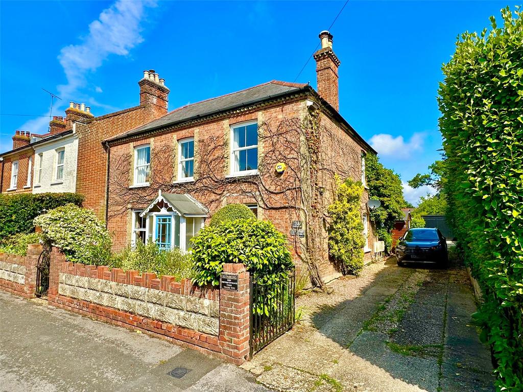 Western Road, Lymington, SO41 2 bed apartment for sale £379,950