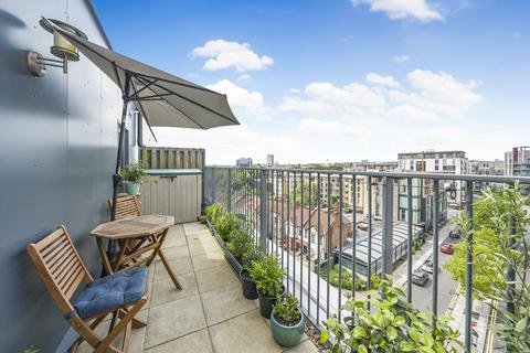 3 bedroom apartment for sale, Colindale Avenue, London NW9