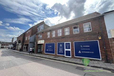 Retail property (high street) to rent, Aylesbury HP20