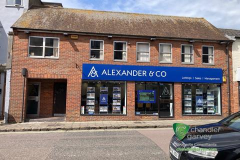 Retail property (high street) to rent, Aylesbury HP20