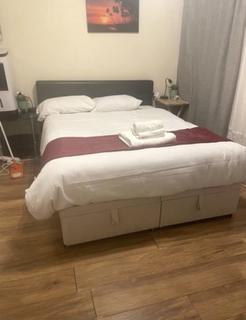 1 bedroom apartment to rent, Sceaux Gardens, London, SE5