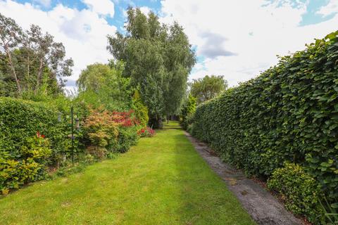 3 bedroom semi-detached house for sale, Storrs Road, Chesterfield S40