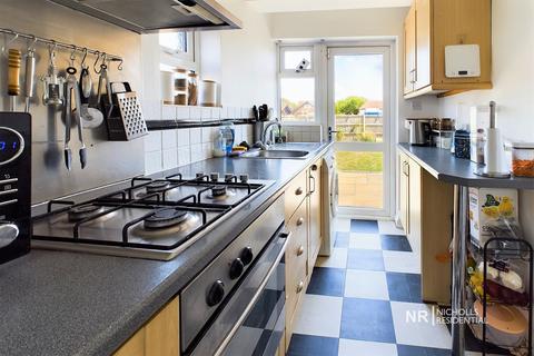1 Lynton Close, Chessington, KT9 1HB