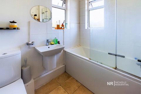 1 Lynton Close, Chessington, KT9 1HB
