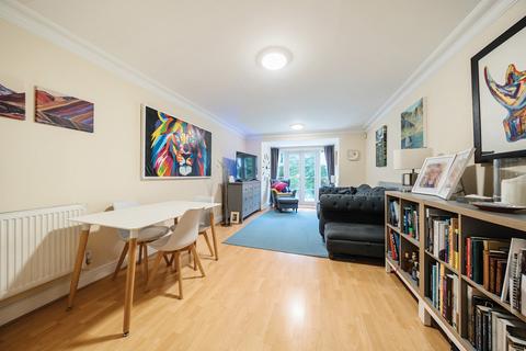 3 bedroom apartment for sale, Eastbury Avenue, Northwood, Middlesex