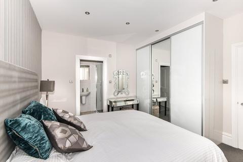 2 bedroom flat for sale, Rusthall Mansions, South Parade, London