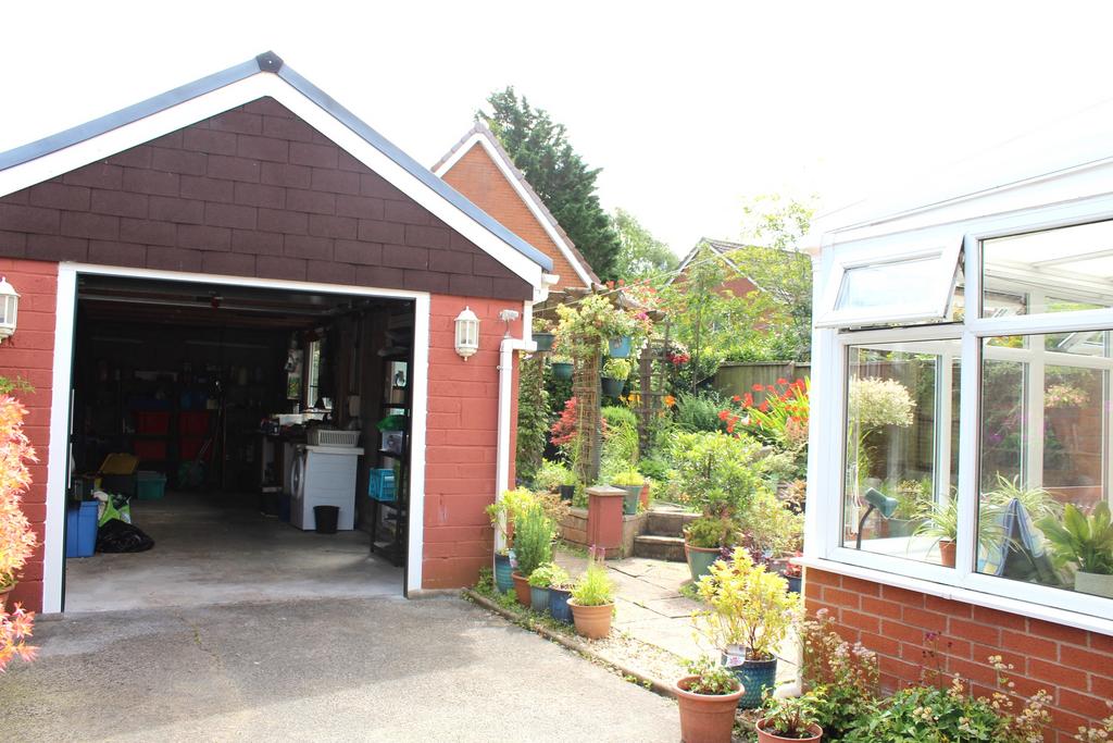 Garden / Garage