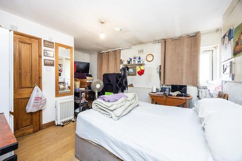 3 bedroom flat for sale, Lee High Road, London SE12