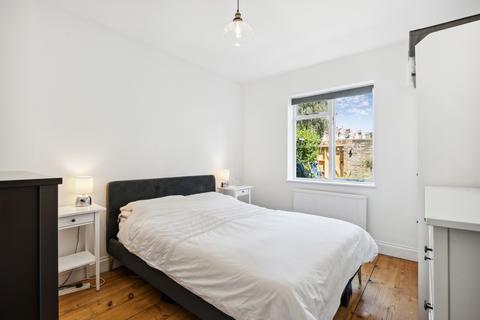 2 bedroom flat to rent, Donaldson Road, London