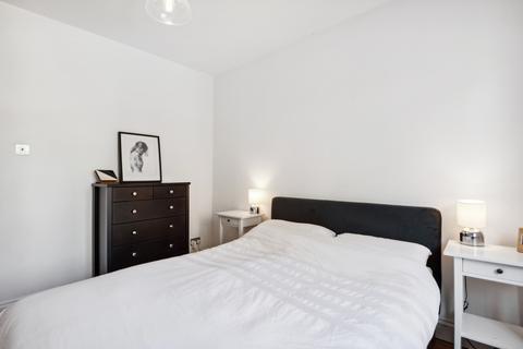 2 bedroom flat to rent, Donaldson Road, London
