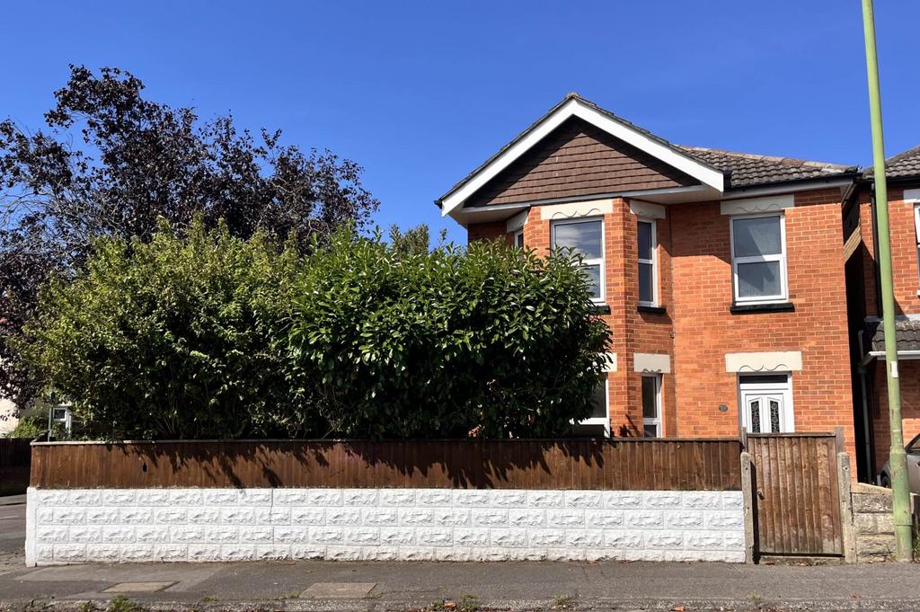 Ripon Road, Bournemouth BH9 3 bed house for sale £350,000
