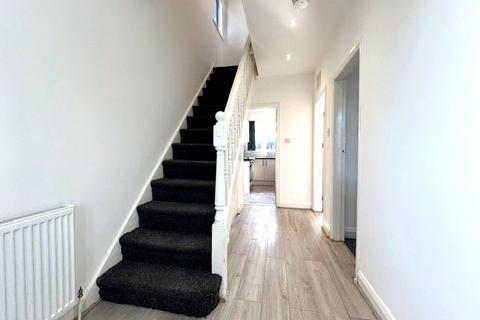 3 bedroom semi-detached house to rent, Leicester Road, Wigston, Leicester LE18