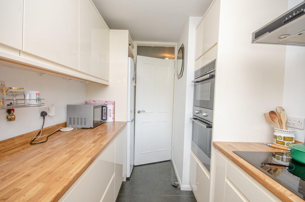 Kitchen pic 2.jpg