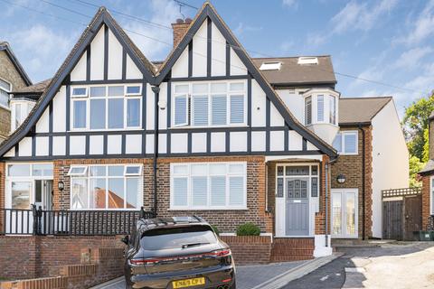 5 bedroom semi-detached house to rent, Durham Road, Bromley