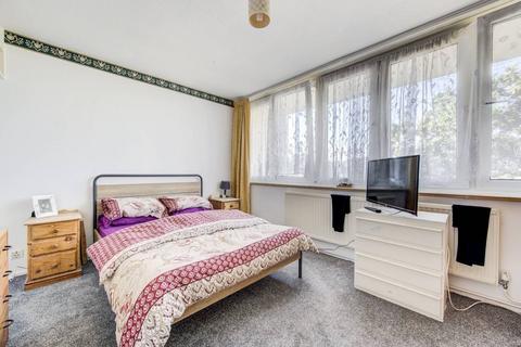 3 bedroom flat for sale, Clem Attlee Court, Fulham, London, SW6