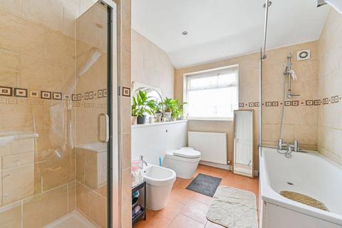 4 bedroom terraced house to rent, Gracefield gardens, Streatham, SW16