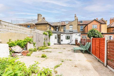 2 bedroom flat for sale, Copeland Road, Walthamstow, London, E17