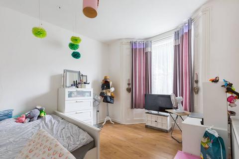 2 bedroom flat for sale, Copeland Road, Walthamstow Village, London, E17