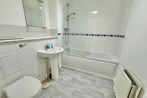 46 Collingtree Court, Solihull, B92 7HU