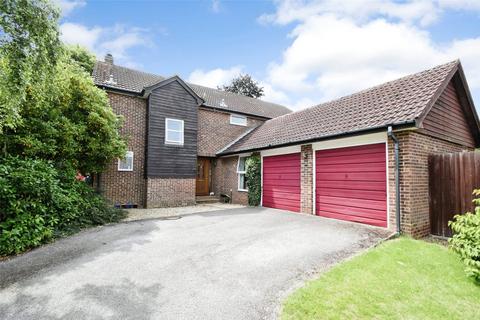 5 bedroom detached house for sale, Middle Mead, Hampshire RG27