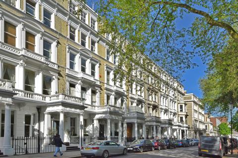 Studio to rent, Courtfield Gardens,  London, SW5