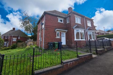 3 bedroom semi-detached house to rent, Carr Hill Road, Gateshead, NE9