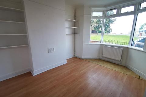 3 bedroom semi-detached house to rent, Carr Hill Road, Gateshead, NE9