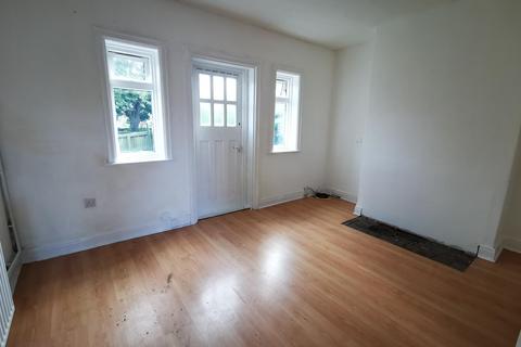 3 bedroom semi-detached house to rent, Carr Hill Road, Gateshead, NE9