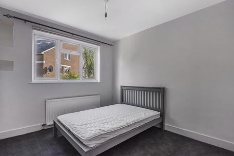 2 bedroom flat to rent, Greenside Road Shepherds Bush W12
