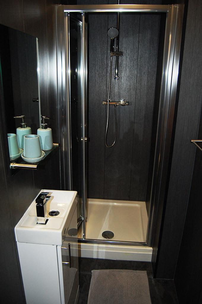 Room 2 En-suite 1.1