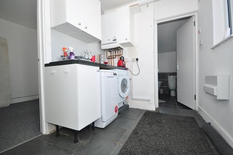 2 bedroom flat to rent, Cross Street Sandown PO36