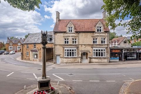 6 bedroom townhouse for sale, High Street, Kettering NN14