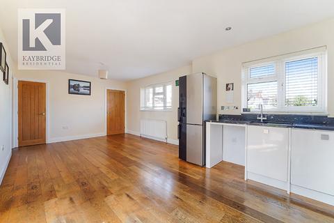 2 bedroom detached bungalow for sale, Broadmead Avenue, Worcester Park, KT4