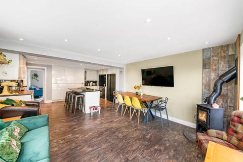 3 The Nook, Hoylandswaine, Sheffield, S36 7JW