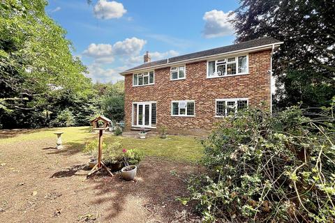 3 Grassmount, Purley, CR8 3PR