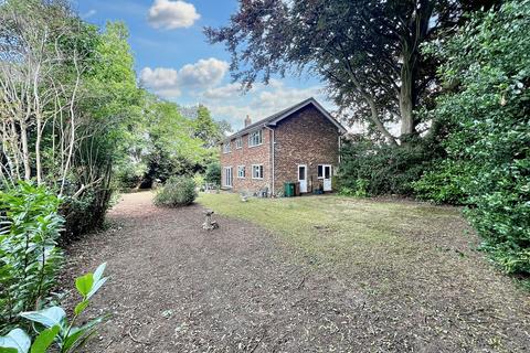 3 Grassmount, Purley, CR8 3PR