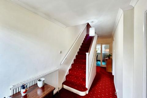 3 Grassmount, Purley, CR8 3PR