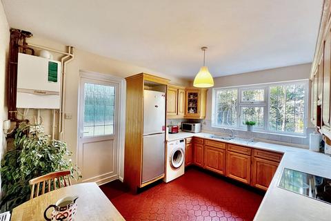 3 Grassmount, Purley, CR8 3PR