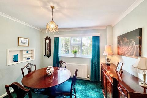 3 Grassmount, Purley, CR8 3PR