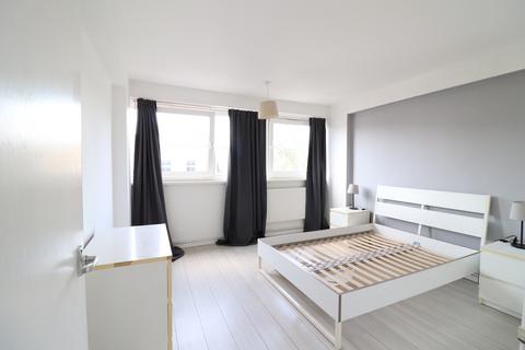 2 bedroom flat to rent, Bacton Street, London E2