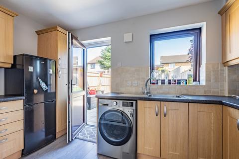 20 Braemar Close, Carterton, OX18 1TS