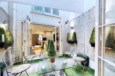 4 bedroom terraced house for sale, Montpelier Mews, Knightsbridge SW7