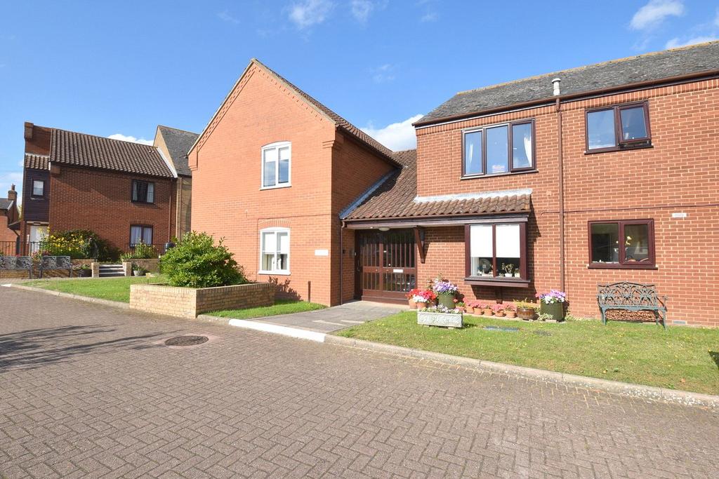 Tanyard Court, Station Road... 2 bed apartment for sale £195,000