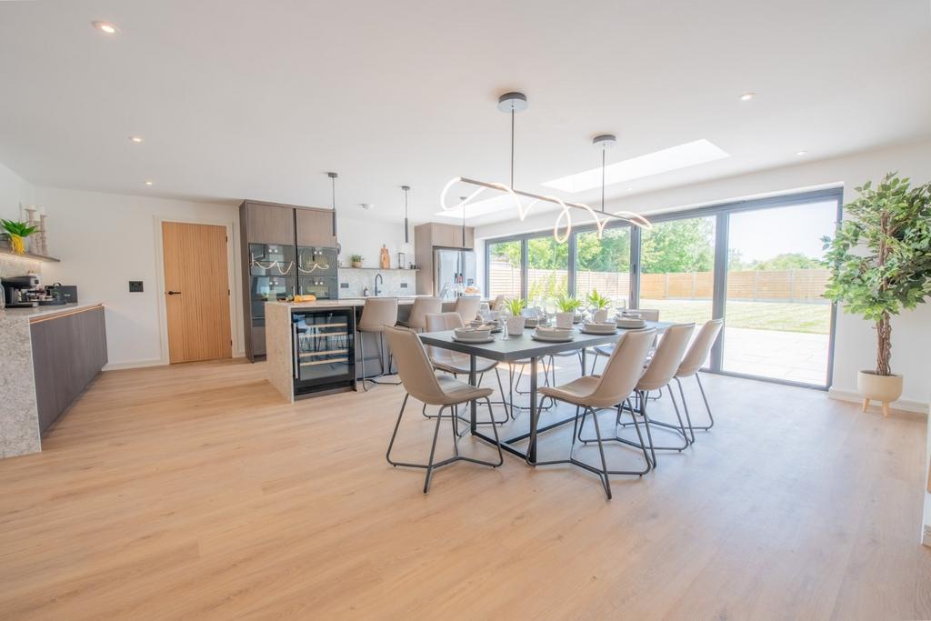 Kitchen/Dining Area